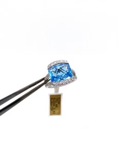 Blau-Topas Ring 750 WG mit Brillanten insg. ca. 0,63 ct. - Bild 1 von 5