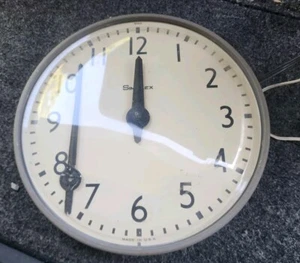 VINTAGE ROUND SIMPLEX SCHOOL/MILITARY WALL CLOCK PARTS/REPAIR L@@K - Picture 1 of 6