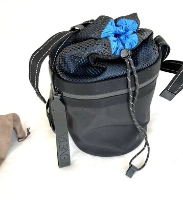 Auténtico bolso cubo de nailon unisex Bottega Veneta Foto 1 de 4