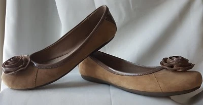 BareTraps women's size 8.5 Suede Rosette Lynsey Ballet Flats Brown - Image 1 of 4