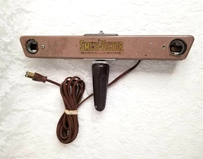 Vintage Smith Victor Light Bar L2 Dual Bulb Works! Great for Photo Shoot - Image 1 of 4