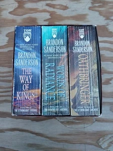 Stormlight Archive Boxed Set I, Books 1-3: The Way of Kings, Words of Radiance - Foto 1 di 6