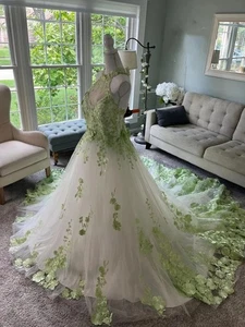 Abiti da sposa eleganti A-Line scollo a O senza maniche verde pizzo floreale abiti da sposa - Foto 1 di 10