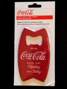 NEU Coca-Cola FLASCHENÖFFNER KÜHLSCHRANKMAGNET, rot COKE klassisches Logo Stahl - Bild 1 von 2