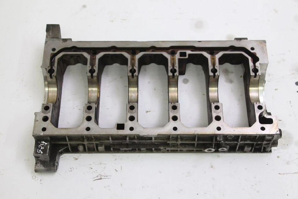 Oil Pan Volvo V70 I 1001754 Housing Lower Part 2.4 103 KW 140 HP B5244S2 Petrol - Image 1 of 3