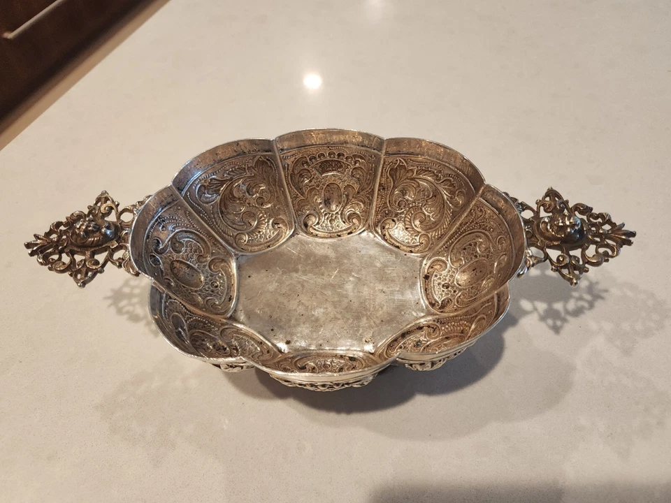 Hand Chaseed DUTCH .833 TAZÓN DE BRANDY CON PATAS PLATEADAS ASAS DE QUERUBÍN, PANELES ESTRIADOS Foto 1 de 4