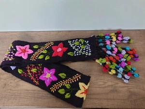 Cintura sciarpa skinny ricamata a mano Peruvian Connection nappa floreale 100% lana - Foto 1 di 8