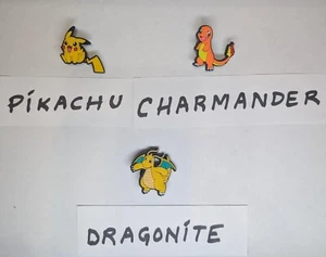 Menge 3 Kroko Charms Pokemon Jibbitz Weich PVC Pikachu Charmander Dragonite - Bild 1 von 2