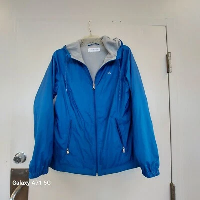 Jaqueta corta-vento feminina forrada de lã Calvin Klein com zíper completo azul médio  - Imagem 1 de 4