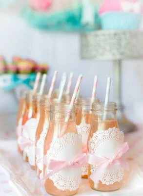 Juego de 12 vasos de leche de vidrio vintage con pajita de papel a rayas Foto 1 de 4