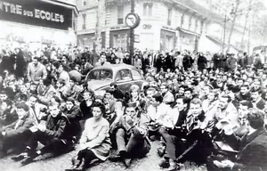 1963 Wire Photo students Education demonstration Boulevard Saint Germain Paris - Picture 1 of 2