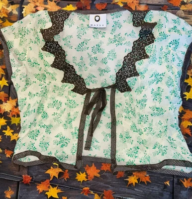 Top corbata de encaje con estampado floral blanco/verde transparente Mayle de principios de la década de 2000 raro Foto 1 de 4