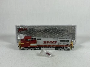 N Atlas DCC Ready Weathered BNSF Dash 8-40BW #570 - Picture 1 of 10