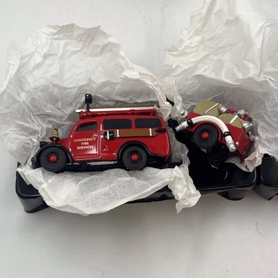 Matchbox Of Yesteryear Fire Truck YFE-18 1950 Ford E38W Van Emergency Fire - Image 1 of 4