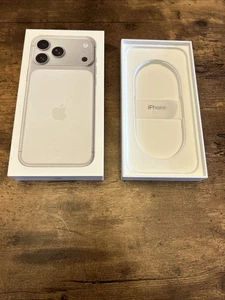 Apple A3257 iPhone 17 Pro Silber 256GB - NUR Leerkarton - Bild 1 von 2