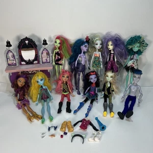 Monster High Dolls G1 Bundle 11 Dolls With Some Accessories & Vanity Table - Picture 1 of 24