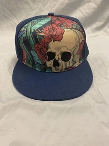 SKULL AND ROSES FLAT BILL SNAPBACK THREE IN SKATER TRENDY PRINT CAP - Bild 1 von 8