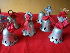 Konvolut 8 Vintage International Silver Co. versilberte gravierte Glocken im Korb 4314 - Bild 1 von 6