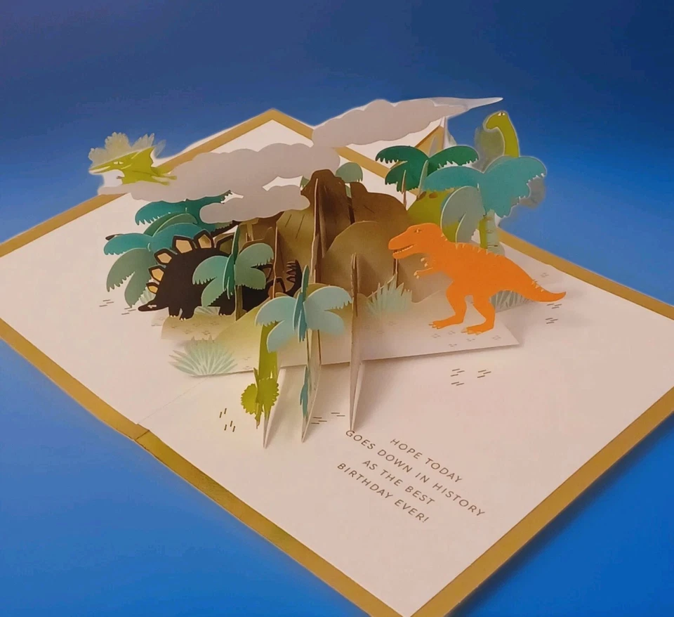 Tarjeta de cumpleaños de dinosaurio Hallmark Signature para niños o niñas Foto 1 de 4