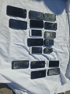 Lot téléphone portable mixte (en l'état pour pièces ou réparation et non testé ) - Photo 1 sur 8