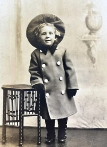 ANTIQUE CABINET PHOTOGRAPH ~ YOUNG GIRL WITH LARGE BONNET AND PEA COAT IN STUDIO - Picture 1 of 2