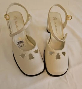 Highlights Strappy Off White Ivory 2 1/2 Inch Heels Sandals Shoes Size 5 1/2 - Picture 1 of 8