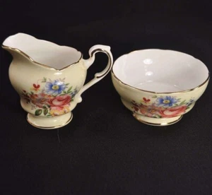 Paragon Footed Creamer & Open Sugar Flower Sprays Cream Scalloped Gold 1957-1960 - Picture 1 of 12