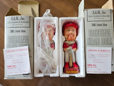 1998 Mark McGuire Bobblehead от S.A.M. INC St Louis Cardinals с коробкой керамический x 2 - Изображение 1 из 4