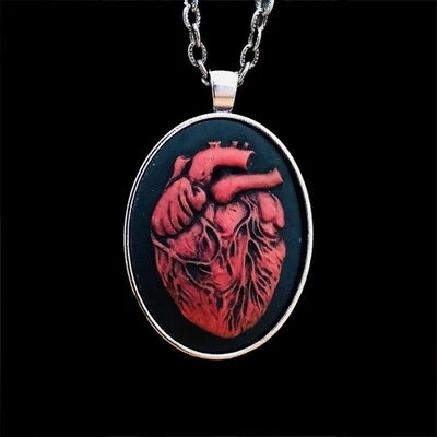 Collar camafeo corazón humano rojo, envejecido, colgante de colección anatómicamente correcto Foto 1 de 4