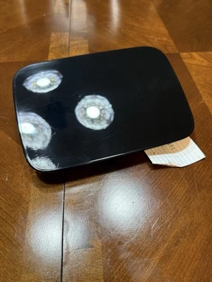 Infiniti QX56 QX80 2011-2017 puerta de llenado de combustible con tapa OEM KH3 - NEGRO Foto 1 de 4