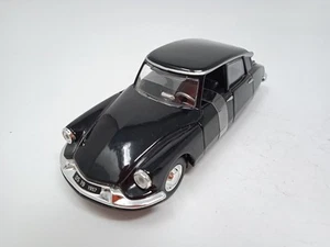Bburago Citroen DS19 - Scala 1:32 - 21109 - Foto 1 di 10