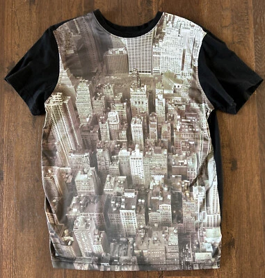 Camiseta Company 81 Masculina Grande L CENA DA CIDADE GRÁFICA Preta, Nova York? Chicago? - Imagem 1 de 4