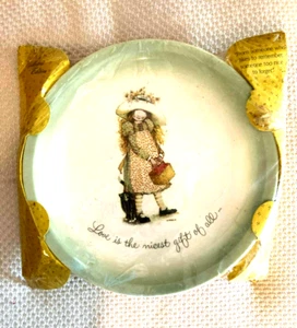 HOLLY HOBBIE PLATE FLOWER BASKET & LOVING KITTEN…1972 NIB Vintage - Picture 1 of 4