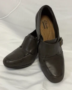 Clarks Women's 3" Heel Pump Side Zip Buckle "Brynn Poppy" Style Taupe Gray - Picture 1 of 8