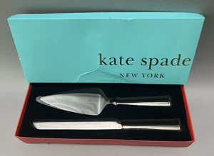 Kate Spade Lenox Edelstahl zweiteiliges graviertes Mr & Mrs Hochzeit Dessert Set - Bild 1 von 16