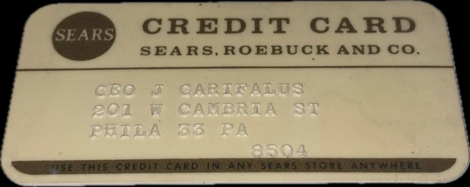 LOTE DE 2 TARJETAS DE CRÉDITO DE PLÁSTICO VINTAGE SEARS ROEBUCK & CO AÑOS 60 RARAS Foto 1 de 4