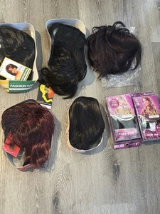 (6) Sei Parrucche Moda Donna Di Colore Nuove Con Etichette/Coniche, Pixie, Ondulate, Stili Dritti - Foto 1 di 9