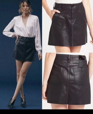 Minifalda vaquera utilitaria Paige recubierta negra con dobladillo crudo Mayslie Wm 26 bolsillos logotipo Foto 1 de 4