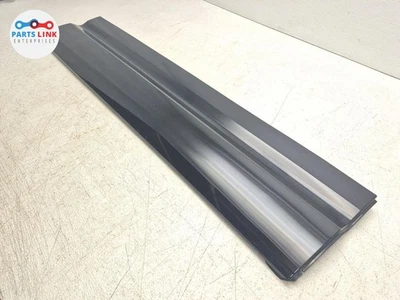 Land Rover Defender 110 2020-23 puerta delantera derecha moldura revestimiento brillo Foto 1 de 4