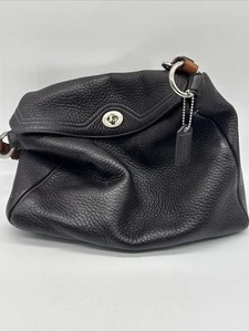 Bolso de cuero granulado COACH Chelsea con bloqueo giratorio - Imagen 1 de 19