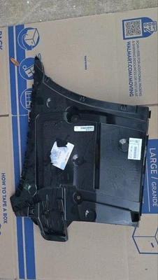 2017-2020 BMW 540i 530i G30 OEM Rear Bumper Right Guide Support Mount Bracket - Image 1 of 3