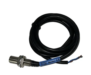 KEYENCE EV-112M PROXIMITY SENSOR 24V-DC - Picture 1 of 4