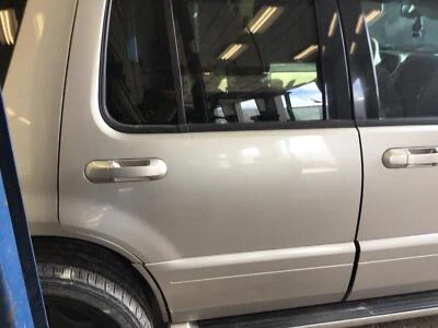 Conjunto de porta traseira direita usado lateral traseira serve: 2006 Mercury Mountaineer elétrico - Imagem 1 de 2