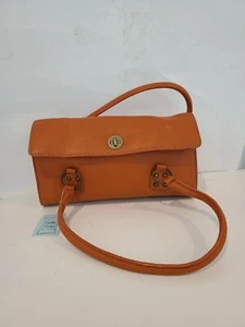 Cynthia Rowley Schultertasche/Geldbörse orange Leder Frontklappe mit Verschluss - Bild 1 von 8