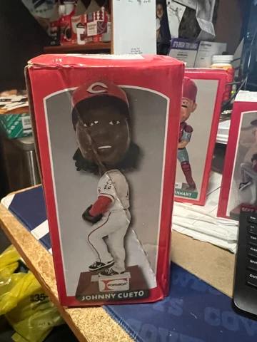 JOHNNY CUETO----CINCINNATI REDS---SGA-----BOBBLEHEAD----2012 Cover