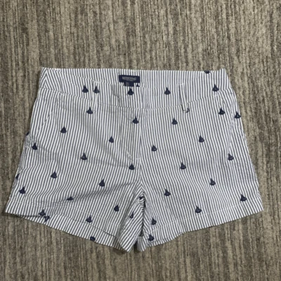 British Khaki Womens Size 4 Blue White Striped Cotton Shorts 4" Inseam Sailboats - Image 1 of 4