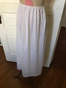 VINTAGE 1960’S ERA LADIES’ SIZE MEDIUM IVORY NYLON LONG HALF SLIP - Picture 1 of 8