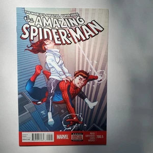 The Amazing Spider-Man #700.5 (Marvel 2013) 🕷 Cubierta oscilante de Gwen & Peter - Imagen 1 de 2