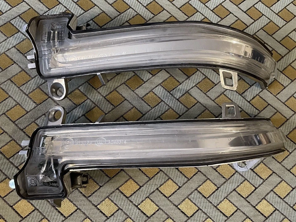 Sinais de seta espelho lateral esquerdo e direito BMW OEM M235i F22 F30 F32 F87 - 2 peças - Imagem 1 de 4