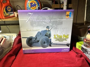 Dragon WWII 3,7cm PAK mit "Brandt Kammerer", German, Wehrmacht-Heer Gunner 1:6. - Bild 1 von 4